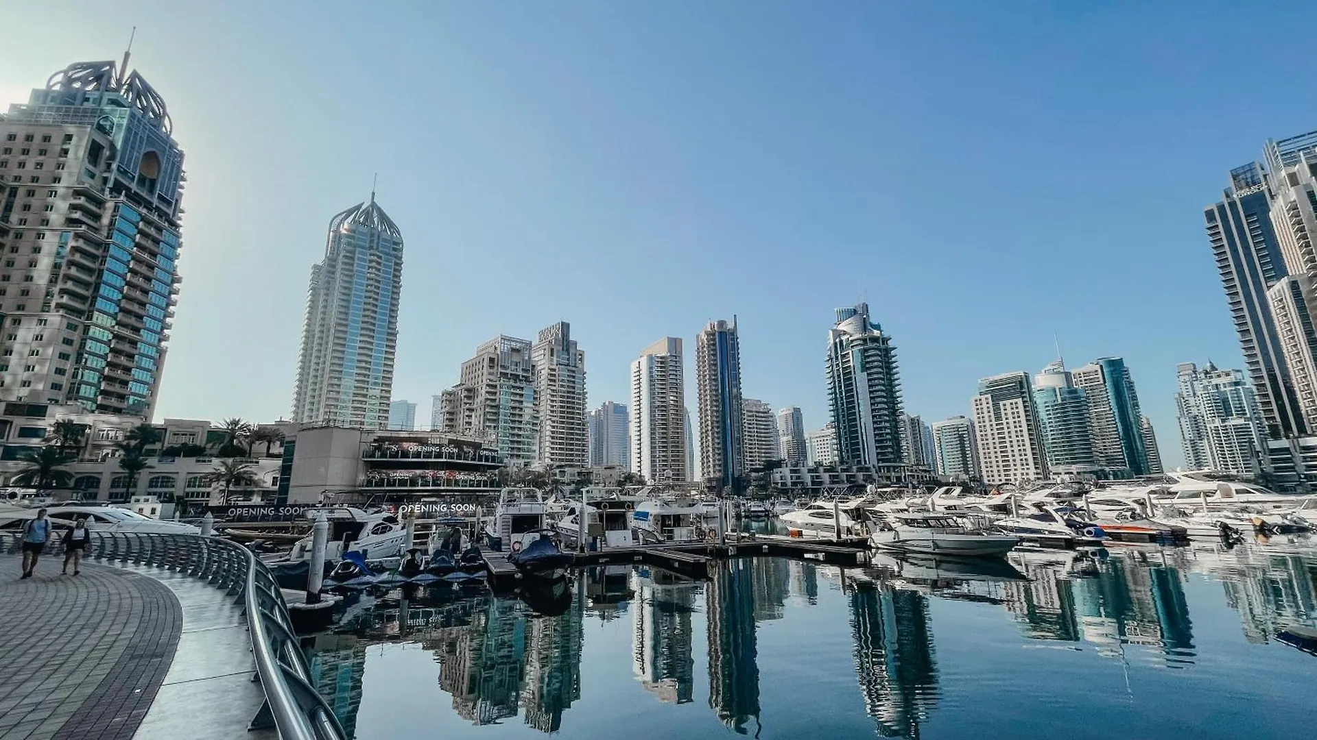 Elegant 3 Bedrooms Among Clouds Dubai Apartment