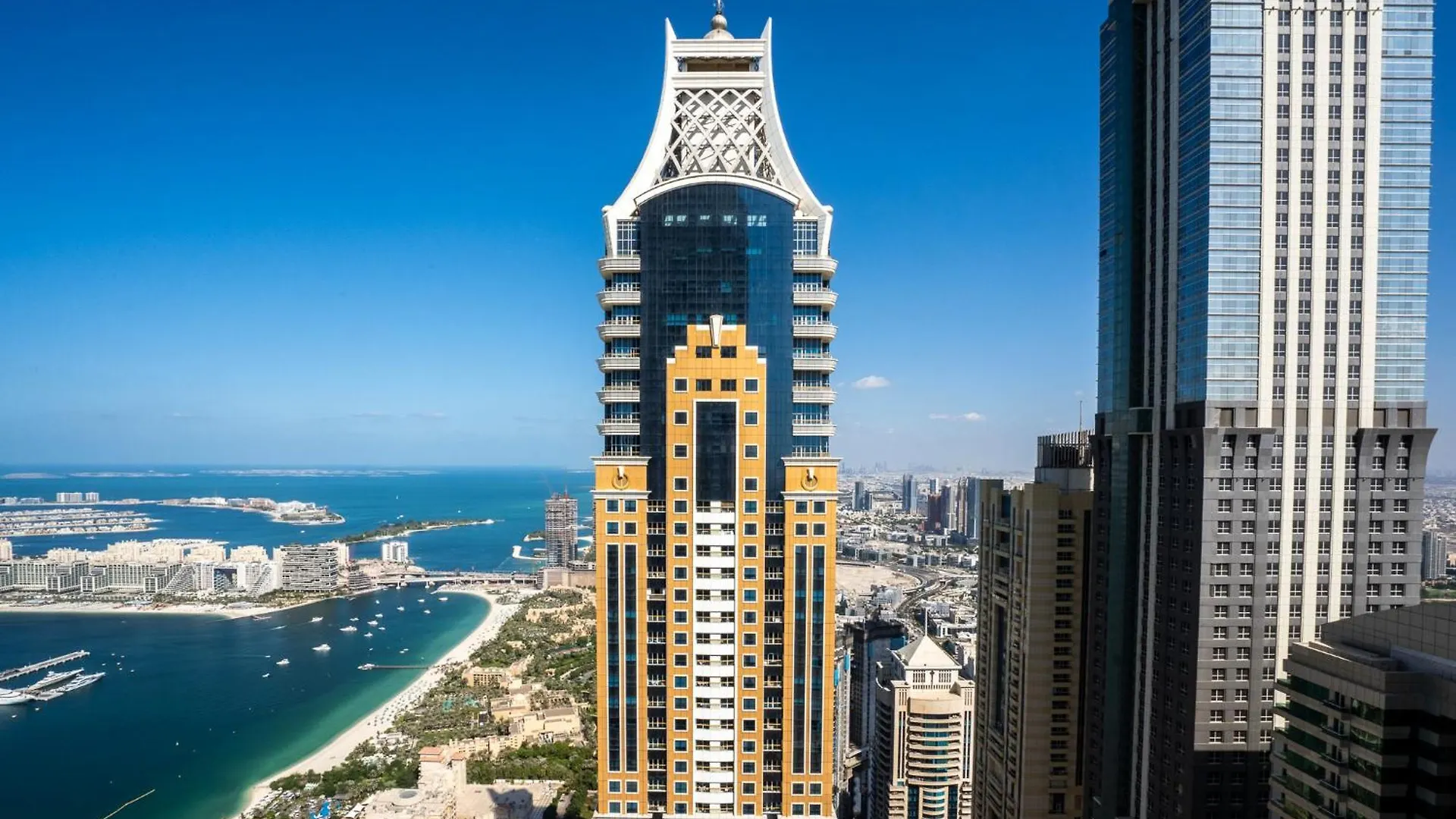 Elegant 3 Bedrooms Among Clouds Dubai Apartment