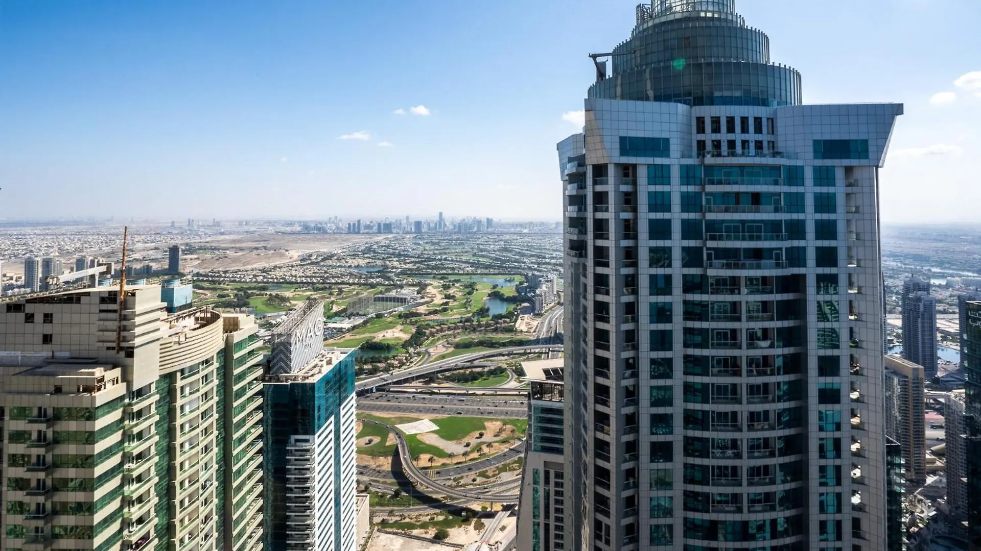 Elegant 3 Bedrooms Among Clouds Dubai Apartment
