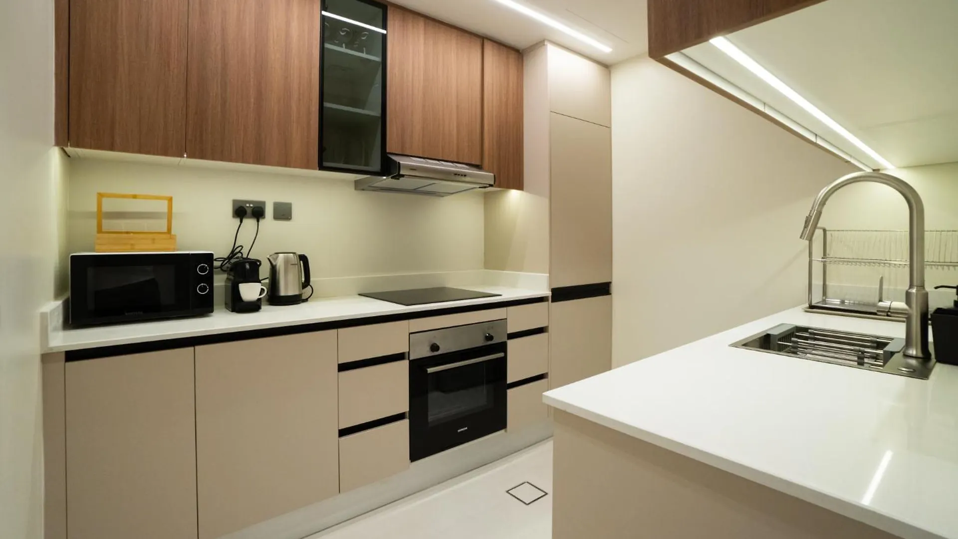 Elegant 3 Bedrooms Among Clouds Dubai Apartment
