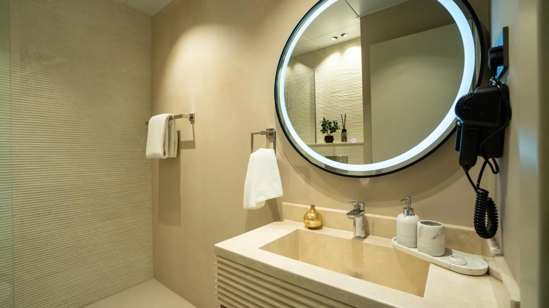 Elegant 3 Bedrooms Among Clouds Dubai Apartment