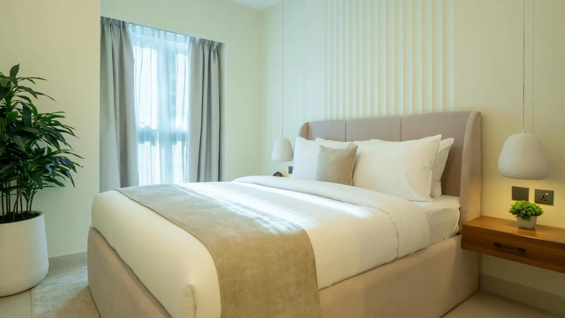 Elegant 3 Bedrooms Among Clouds Dubai Apartment