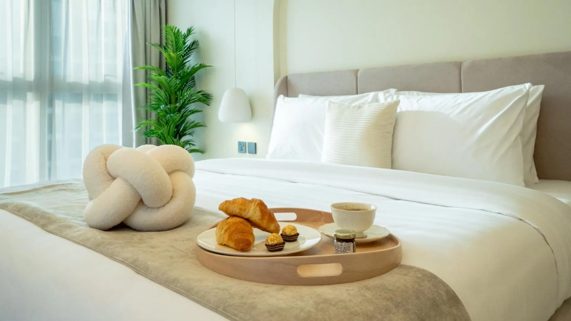 Elegant 3 Bedrooms Among Clouds Dubai Apartment